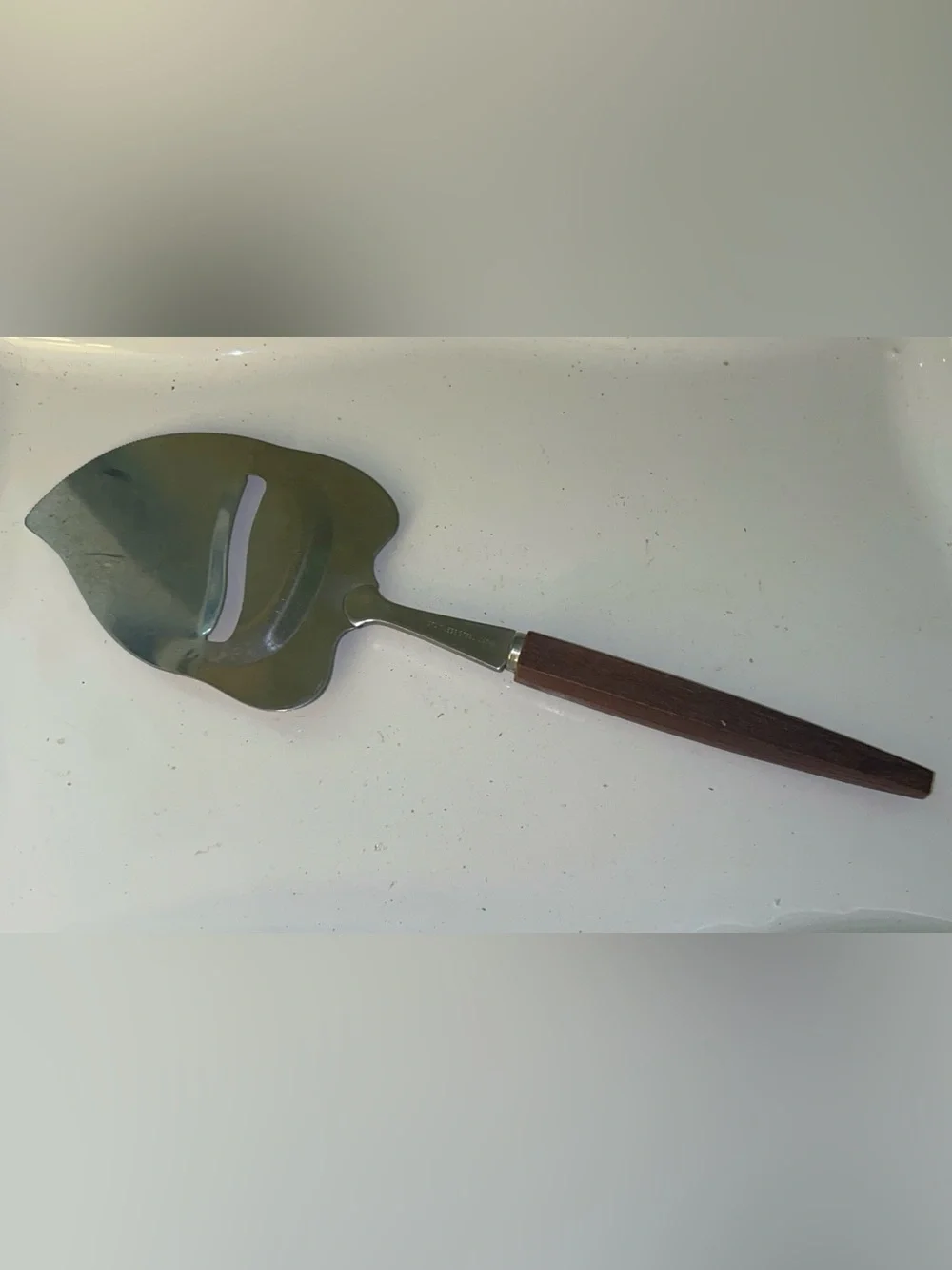 Vintage mid-century leaf-shaped cheese slicer
